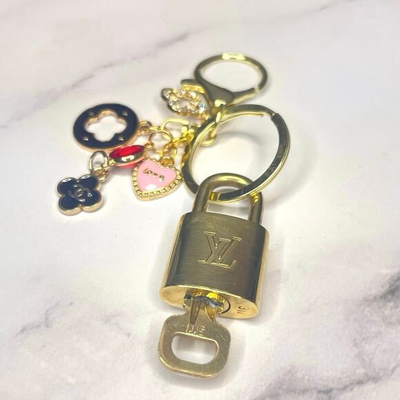 Louis Vuitton Lock & Key Set #311 with a Love Charm Keychain / Bag Charm - Picture 1 of 5